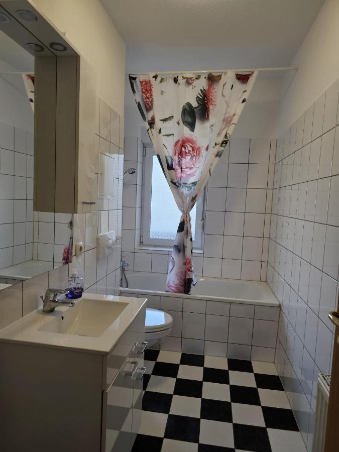 Kaethe-Kollwitz-Strasse 54, F2 Apartment Altenburg Bagian luar foto